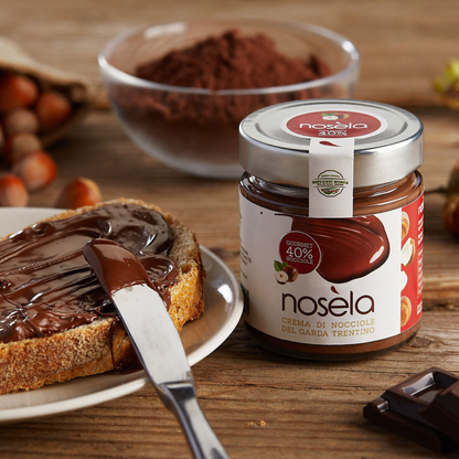 Nosèla GOURMET 40% nocciole del Garda, pane con crema di noci