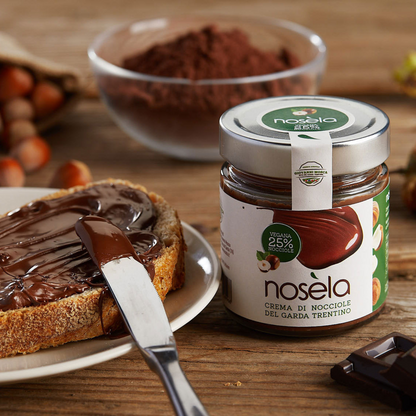 Nosèla VEGANA 25% nocciole del Garda, pane con crema di nocciole 