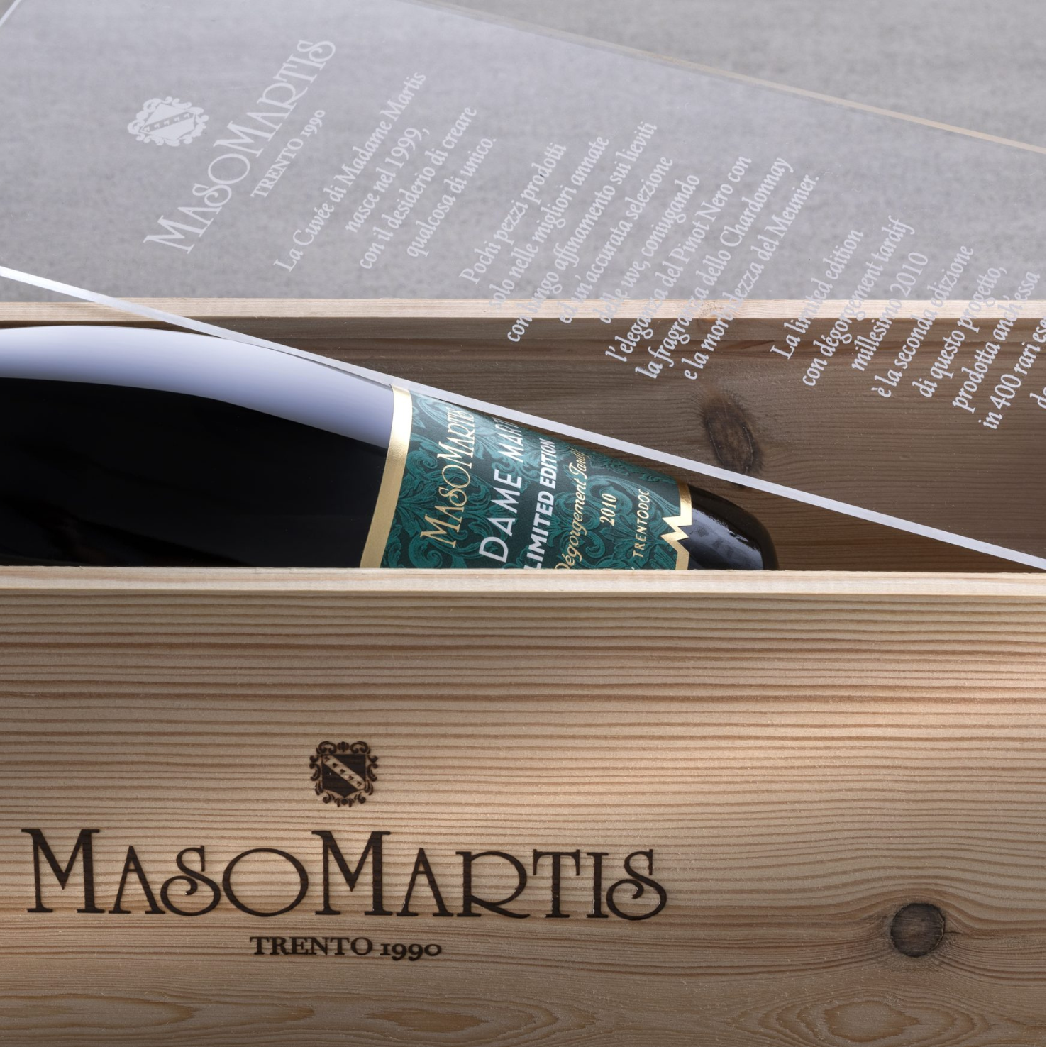 bottiglia Madame Martis in scatola di legno limitata